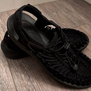 Keen Black Sandals with Woven Design and Rubber Sole
